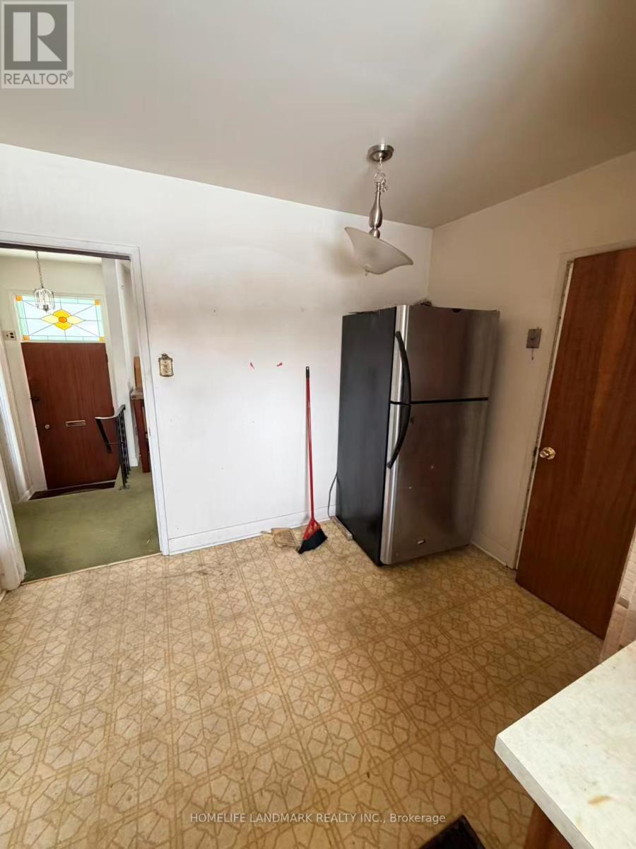 42 Godfrey Drive, London East, Ontario  N5V 2E7 - Photo 6 - X12832318