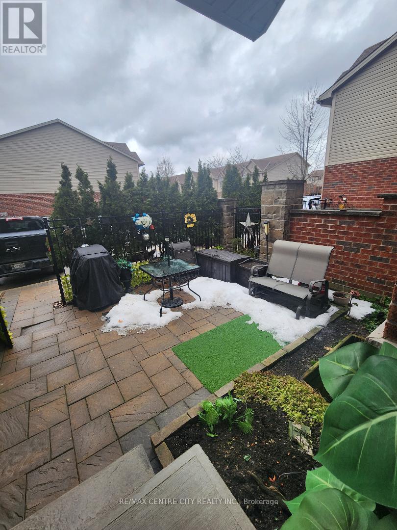 69 - 1061 Eagletrace Drive, London North, Ontario  N6G 0T3 - Photo 17 - X12860038