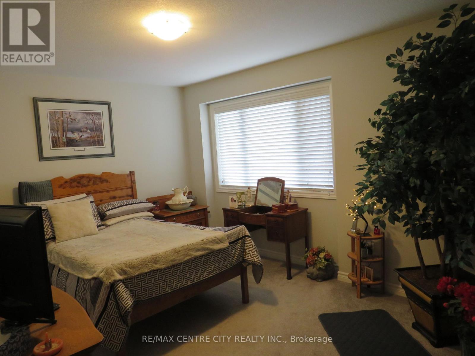 69 - 1061 Eagletrace Drive, London North, Ontario  N6G 0T3 - Photo 8 - X12860038