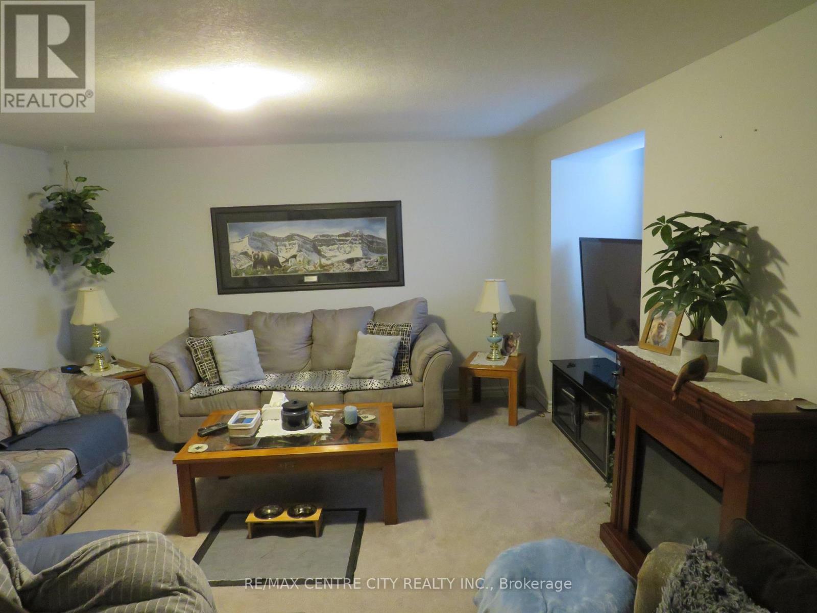 69 - 1061 Eagletrace Drive, London North, Ontario  N6G 0T3 - Photo 9 - X12860038