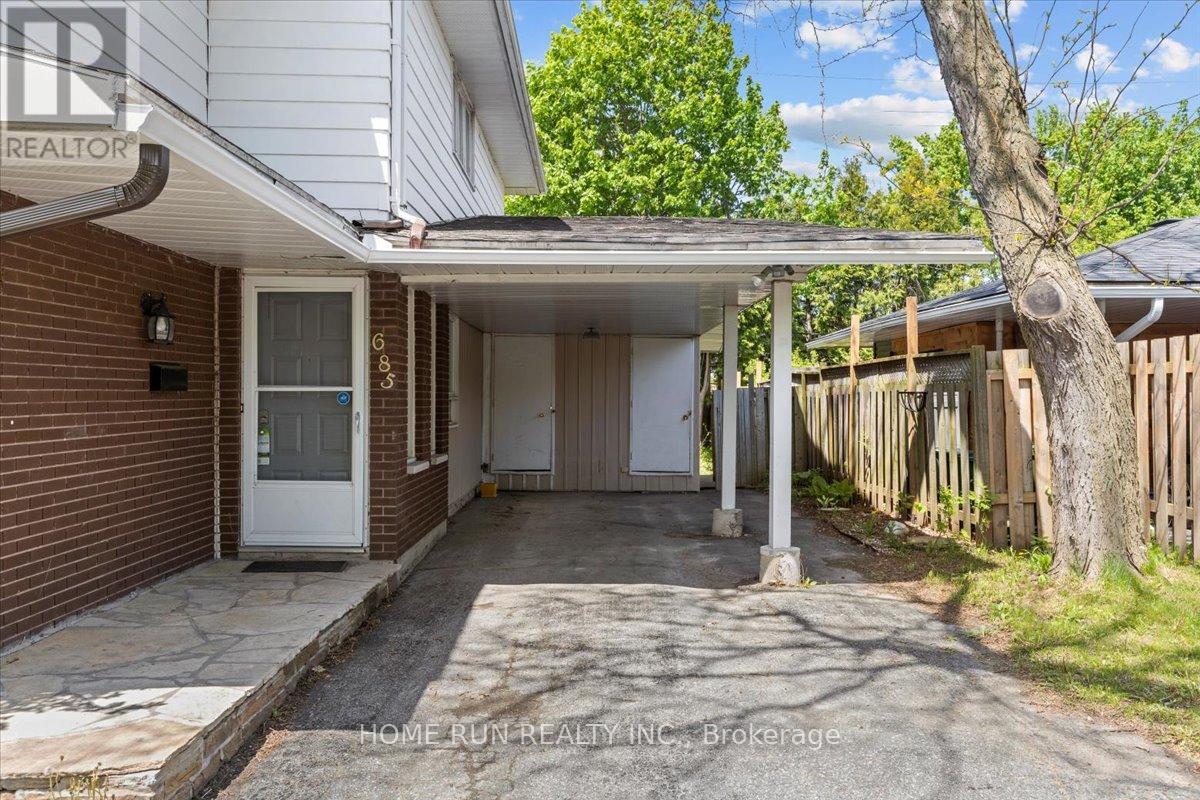 685 Farmington Avenue, Ottawa, Ontario  K1V 7H4 - Photo 3 - X12859972