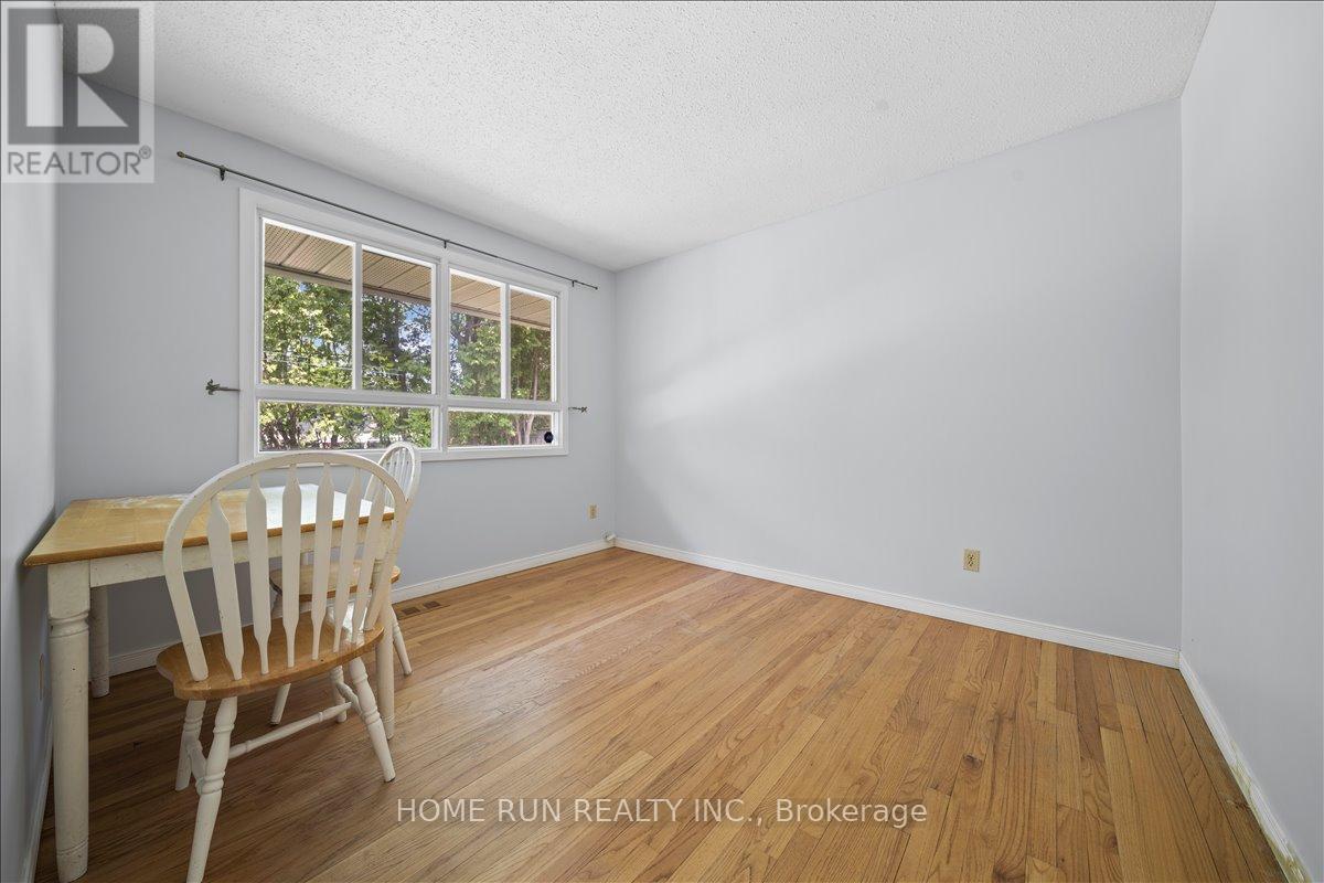 685 Farmington Avenue, Ottawa, Ontario  K1V 7H4 - Photo 9 - X12859972