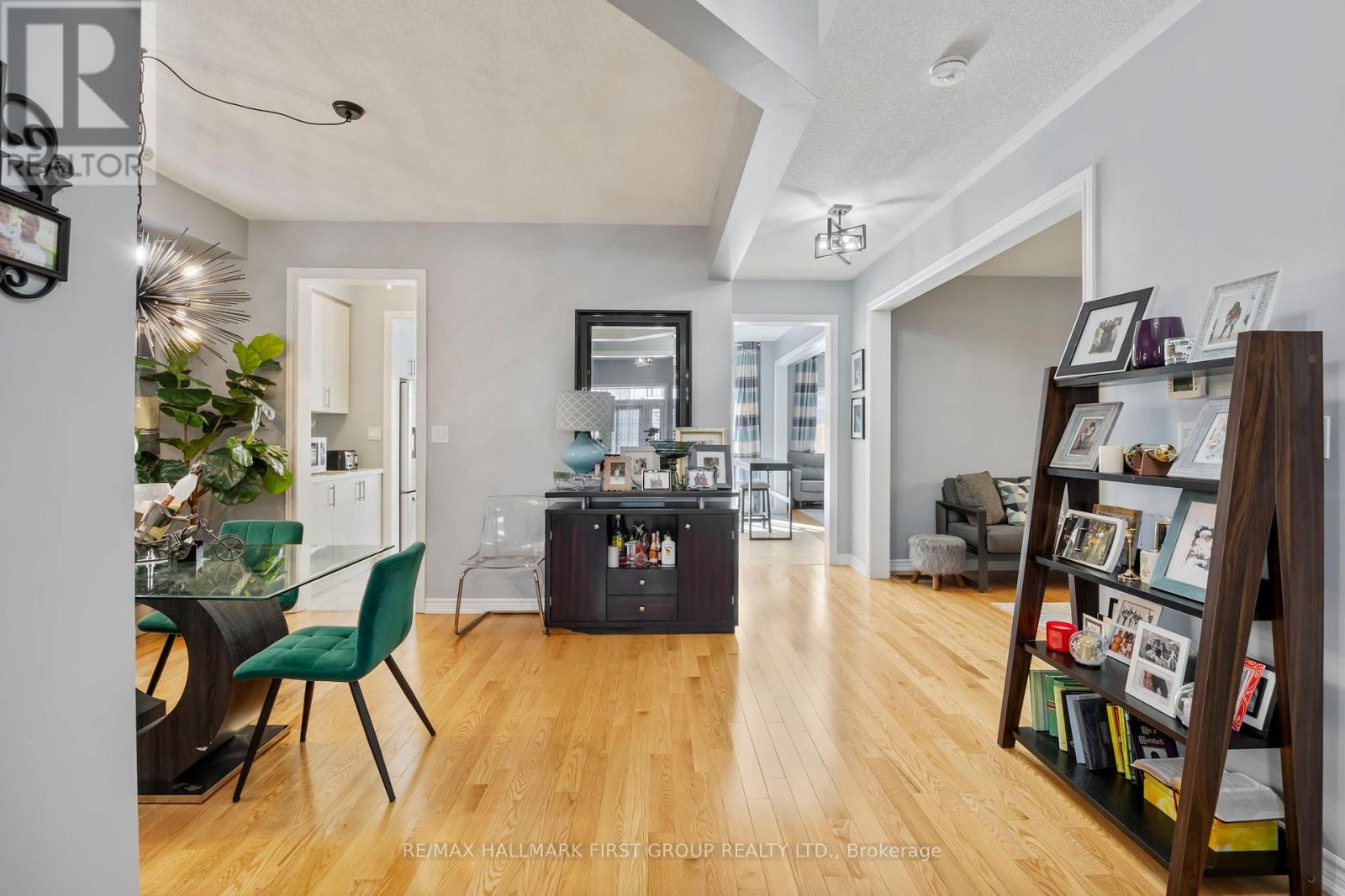 307 Northglen Boulevard, Clarington, Ontario  L1C 7G6 - Photo 4 - E12860008