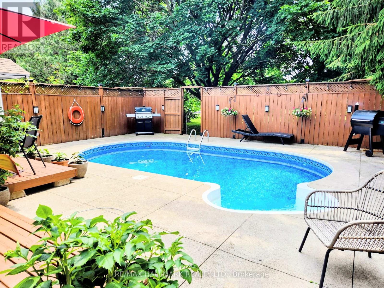 71 ROBINSON CRESCENT, Whitby, Ontario