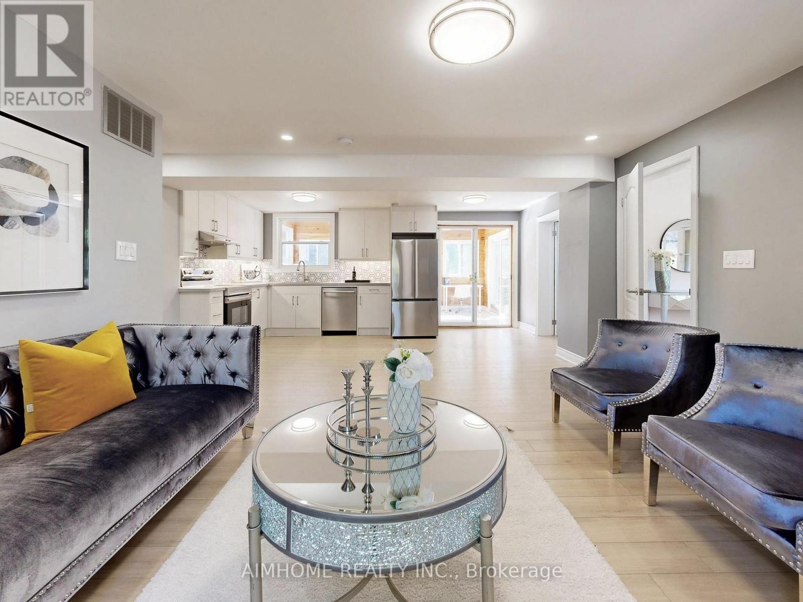 15 Main Street, Georgina, Ontario  L0E 1N0 - Photo 11 - N12859954