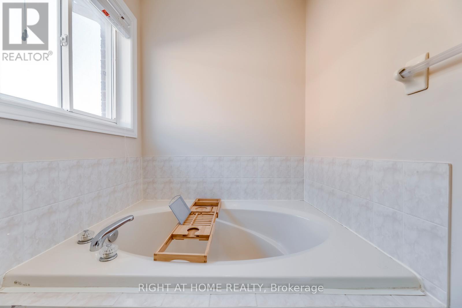 3402 Fountain Park Avenue, Mississauga (Churchill Meadows), Ontario  L5M 7E3 - Photo 27 - W12860016