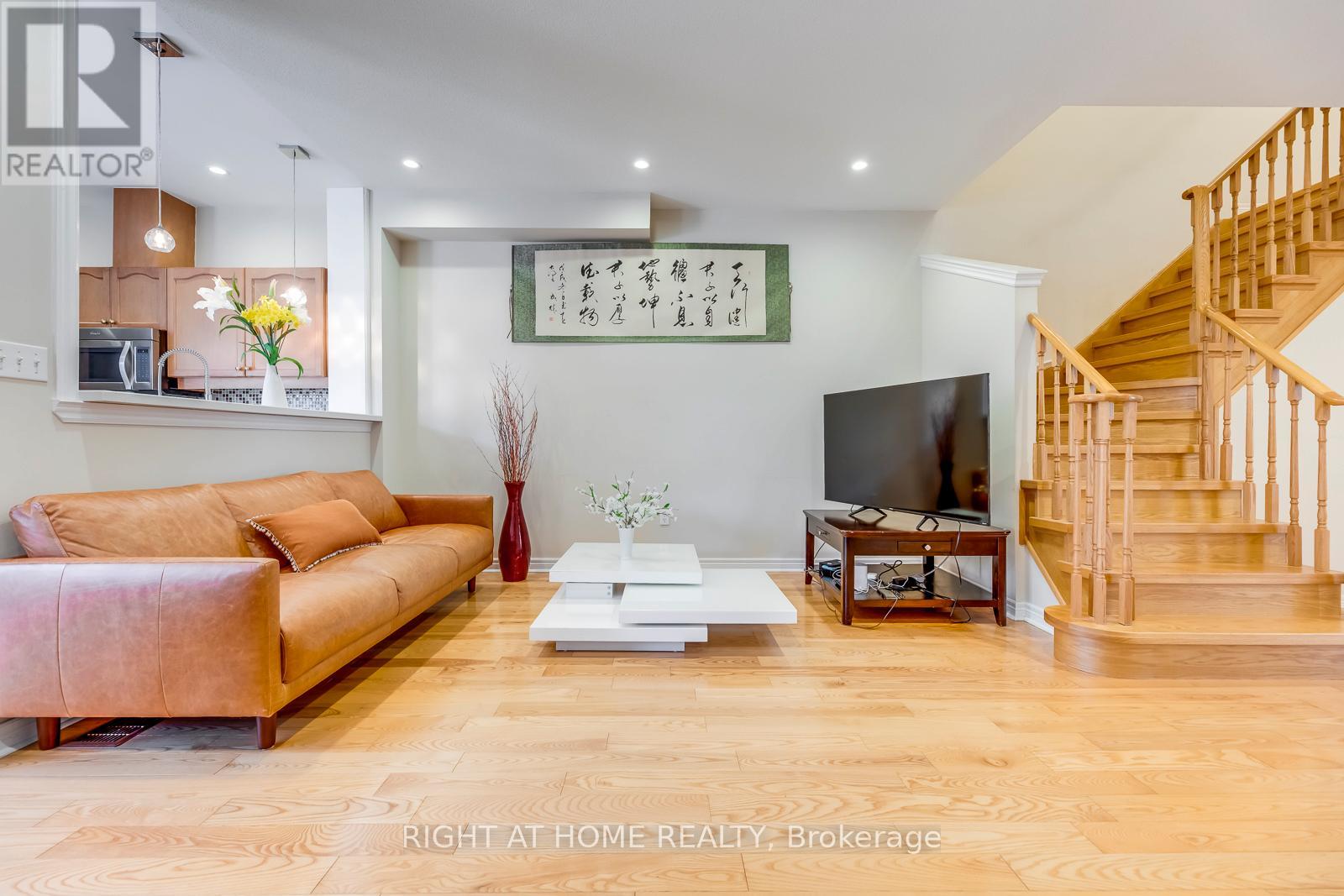 3402 Fountain Park Avenue, Mississauga (Churchill Meadows), Ontario  L5M 7E3 - Photo 6 - W12860016