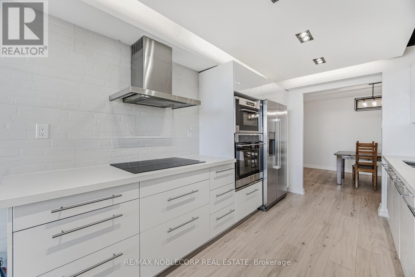 1107 - 22 Hanover Road, Brampton (Queen Street Corridor), Ontario  L6S 5K7 - Photo 12 - W12860028