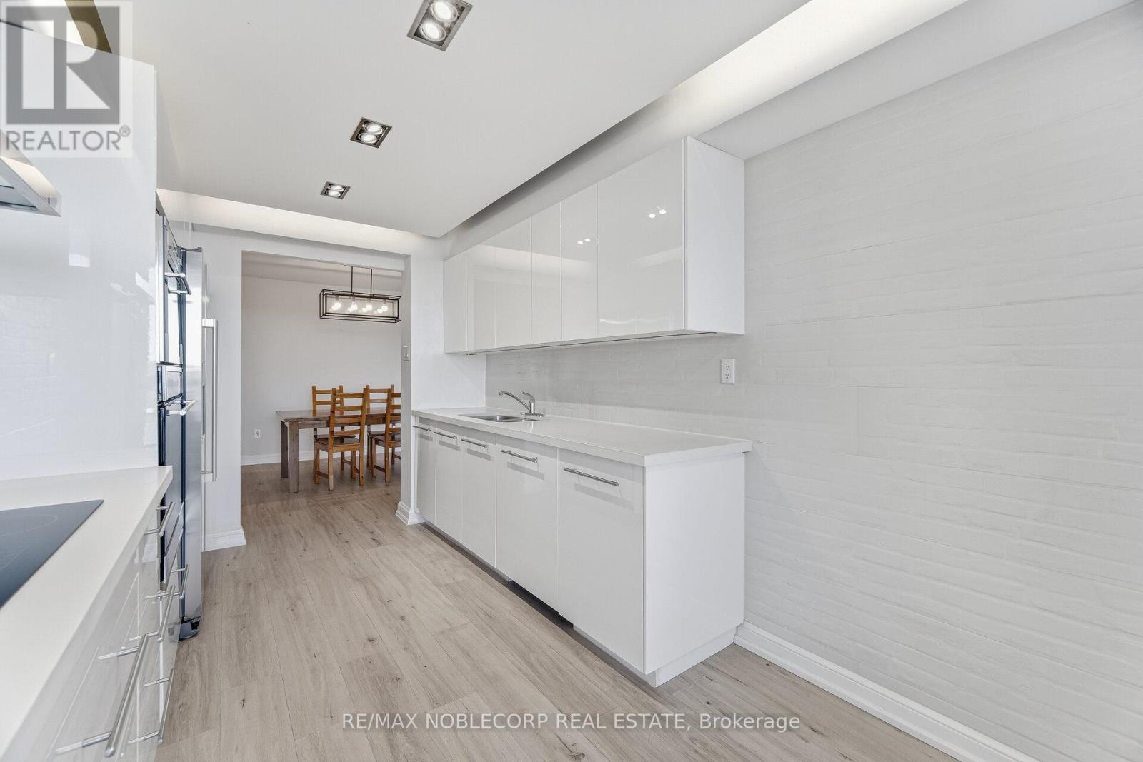 1107 - 22 Hanover Road, Brampton (Queen Street Corridor), Ontario  L6S 5K7 - Photo 13 - W12860028