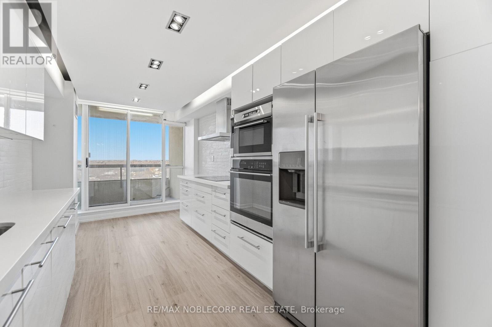 1107 - 22 Hanover Road, Brampton (Queen Street Corridor), Ontario  L6S 5K7 - Photo 15 - W12860028