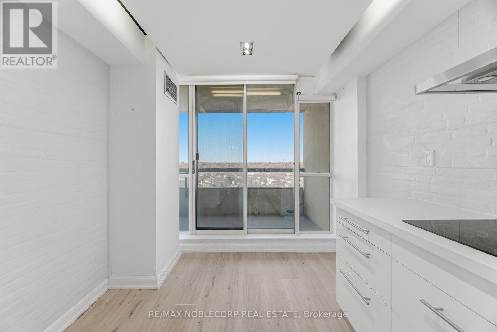 1107 - 22 Hanover Road, Brampton (Queen Street Corridor), Ontario  L6S 5K7 - Photo 16 - W12860028