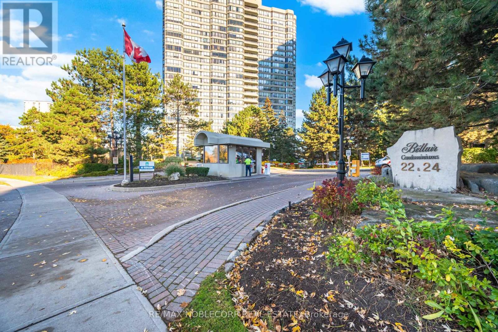 1107 - 22 Hanover Road, Brampton (Queen Street Corridor), Ontario  L6S 5K7 - Photo 2 - W12860028