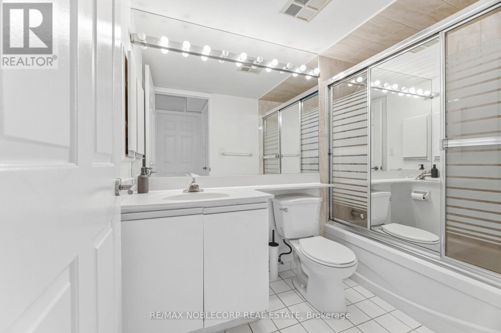 1107 - 22 Hanover Road, Brampton (Queen Street Corridor), Ontario  L6S 5K7 - Photo 23 - W12860028