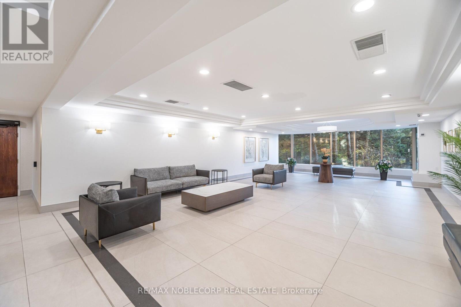 1107 - 22 Hanover Road, Brampton (Queen Street Corridor), Ontario  L6S 5K7 - Photo 5 - W12860028