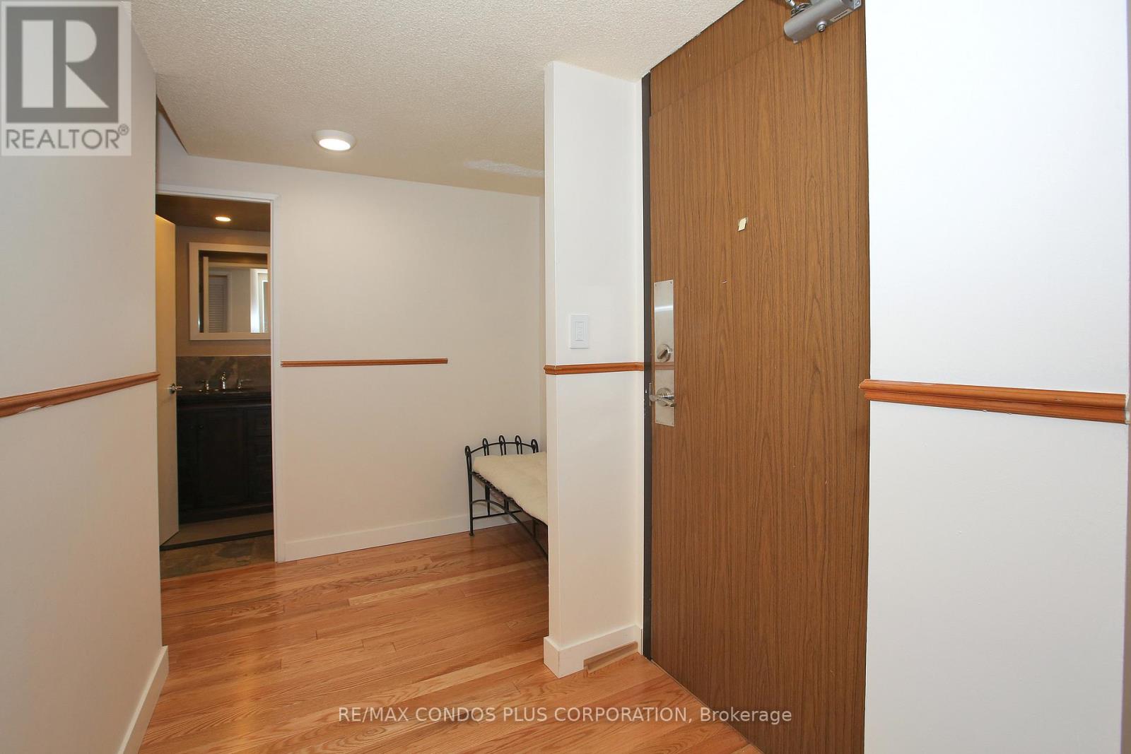 1605 - 260 Scarlett Road, Toronto (Rockcliffe-Smythe), Ontario  M6N 4X6 - Photo 13 - W12860032