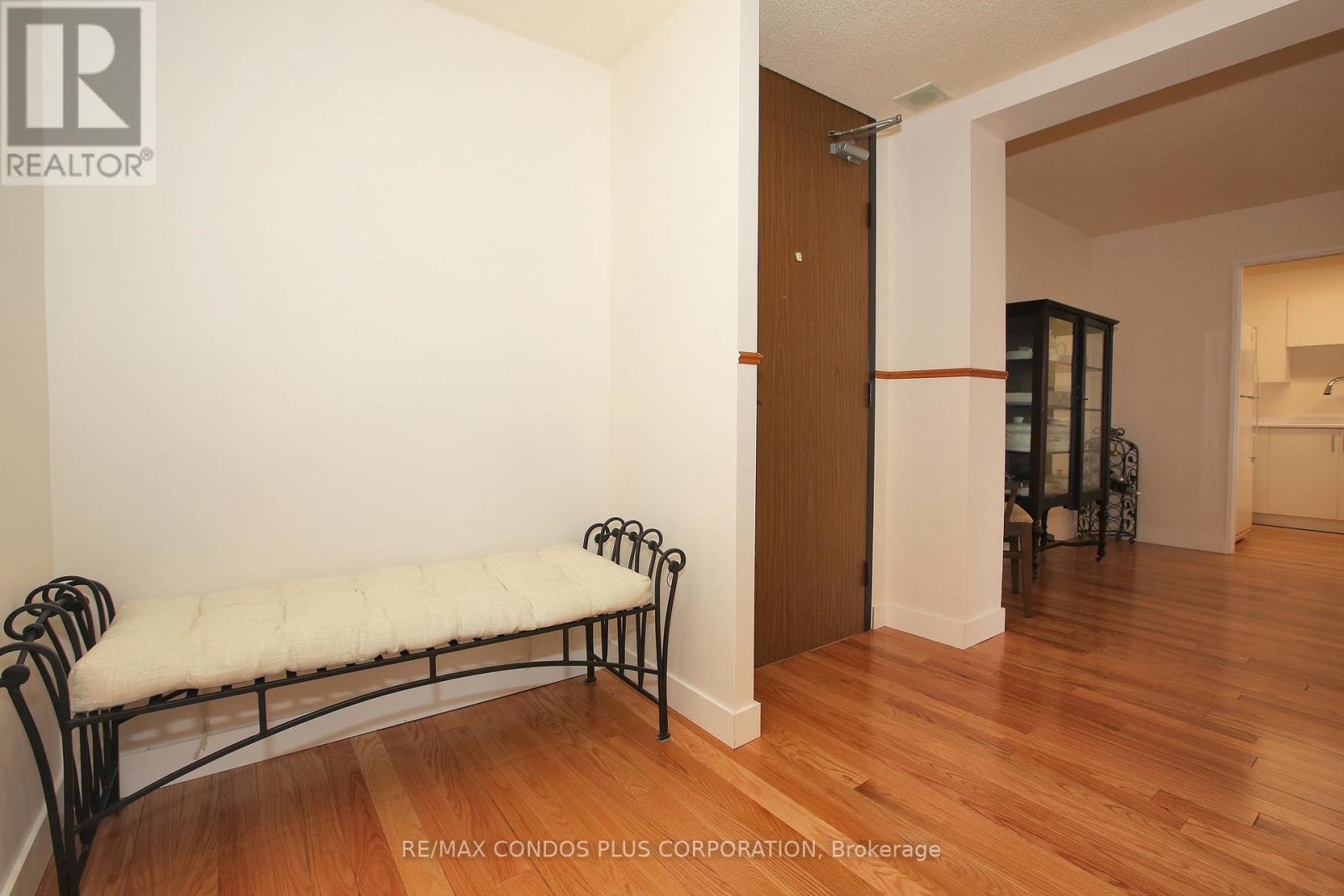 1605 - 260 Scarlett Road, Toronto (Rockcliffe-Smythe), Ontario  M6N 4X6 - Photo 14 - W12860032