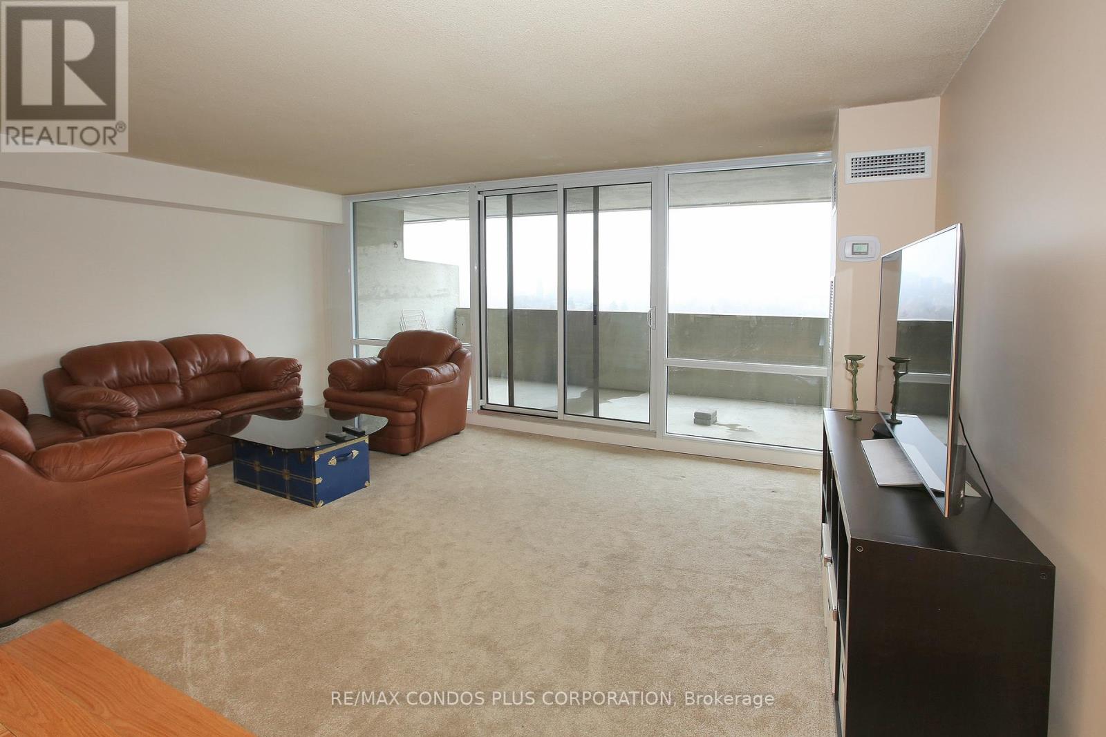 1605 - 260 Scarlett Road, Toronto (Rockcliffe-Smythe), Ontario  M6N 4X6 - Photo 4 - W12860032