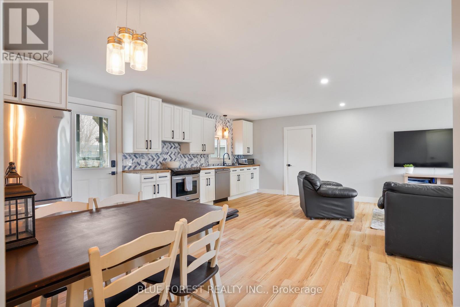 Photo 10 of 38 for 218 Maple Street