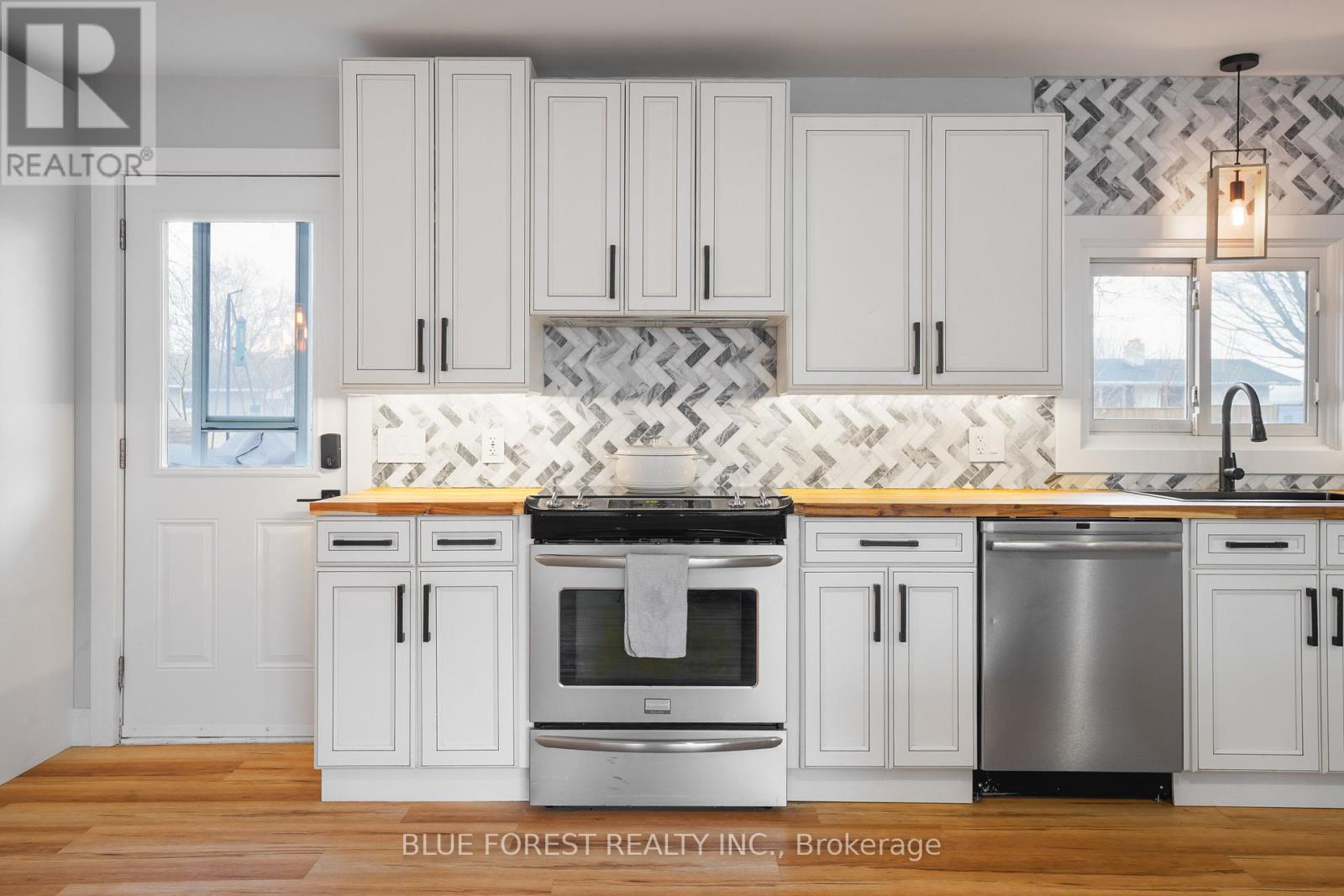 Photo 13 of 38 for 218 Maple Street