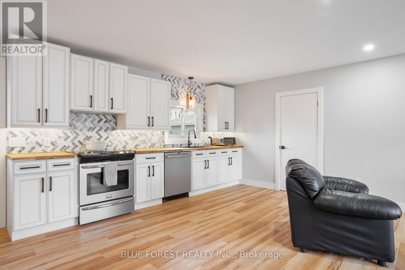 Photo 15 of 38 for 218 Maple Street