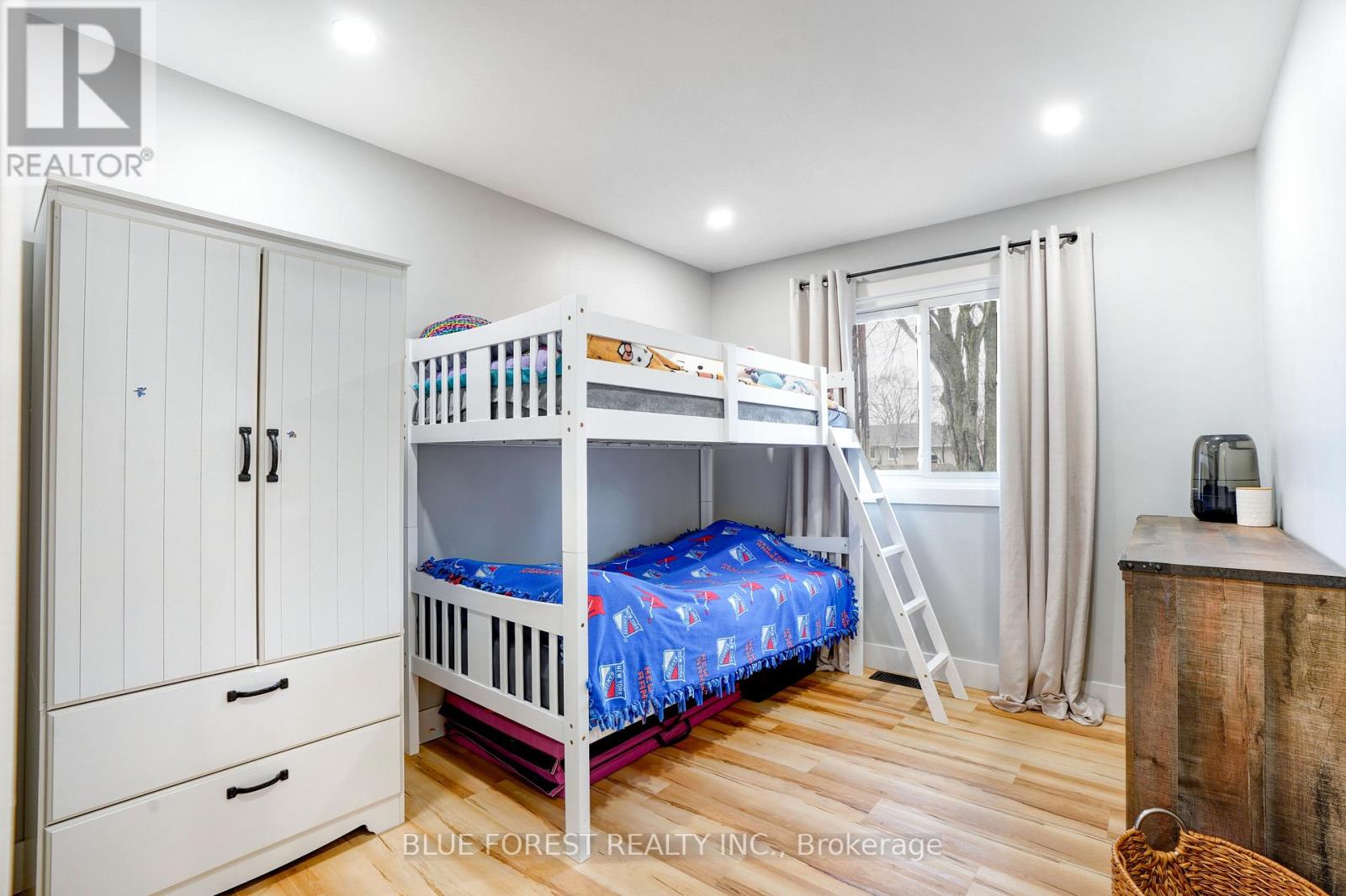 Photo 21 of 38 for 218 Maple Street