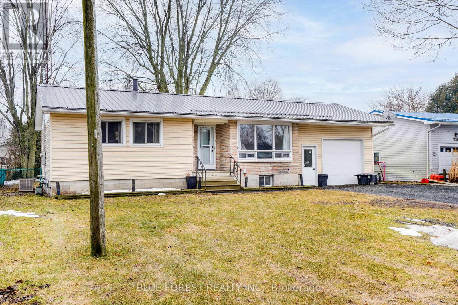 Photo 3 of 38 for 218 Maple Street