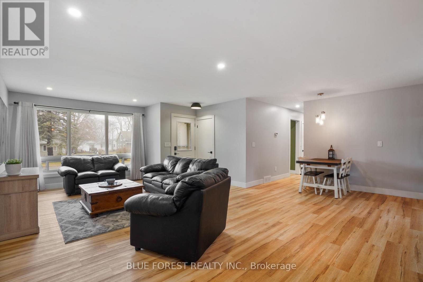 Photo 8 of 38 for 218 Maple Street