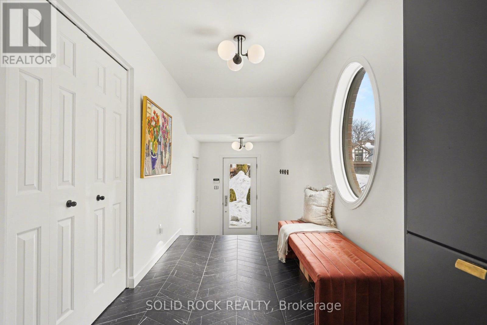 51 Pemberton Crescent, Ottawa, Ontario  K2G 4Y9 - Photo 4 - X12860058