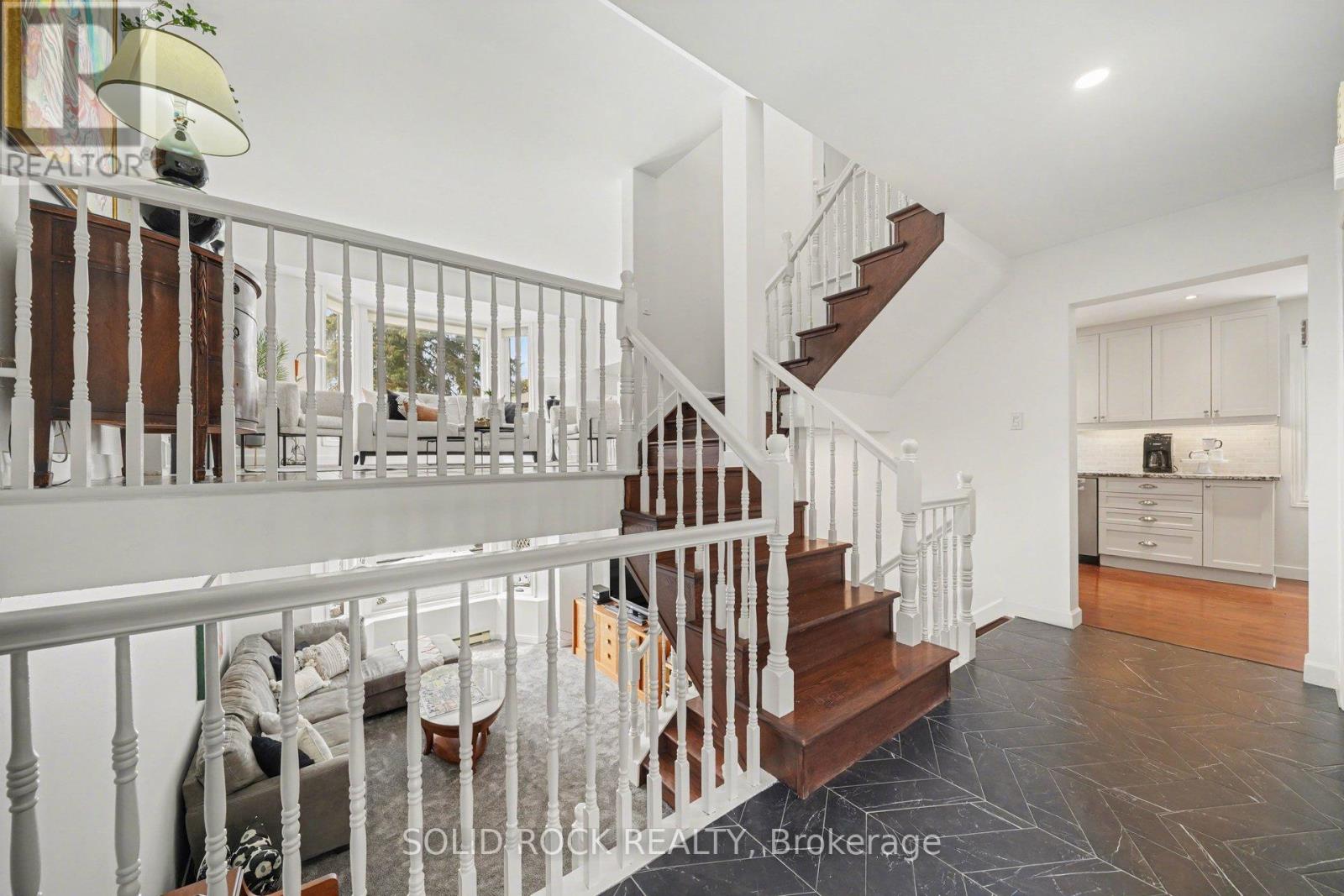 51 Pemberton Crescent, Ottawa, Ontario  K2G 4Y9 - Photo 6 - X12860058