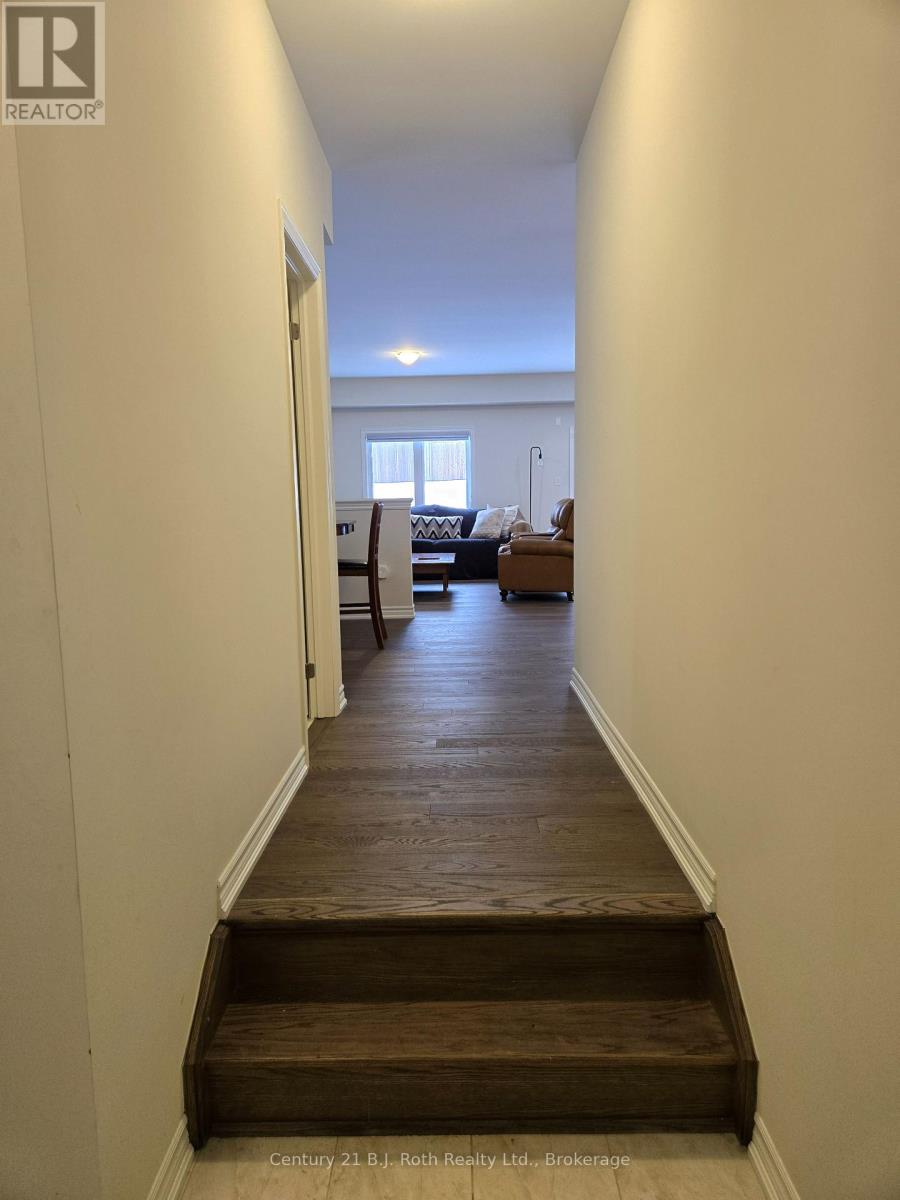 305 Mceachern Lane, Gravenhurst, Ontario  P1P 0H8 - Photo 3 - X12860052