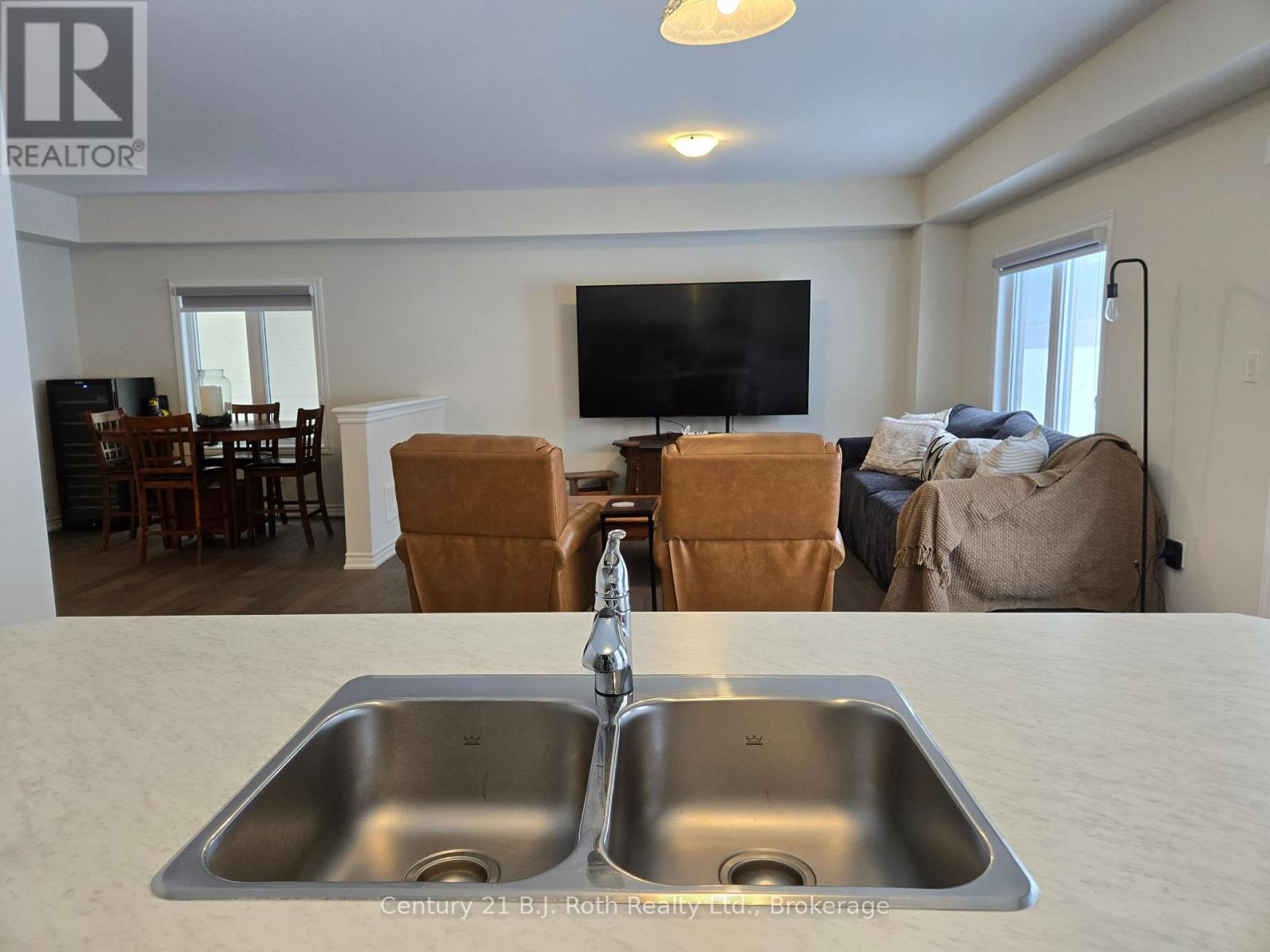 305 Mceachern Lane, Gravenhurst, Ontario  P1P 0H8 - Photo 8 - X12860052