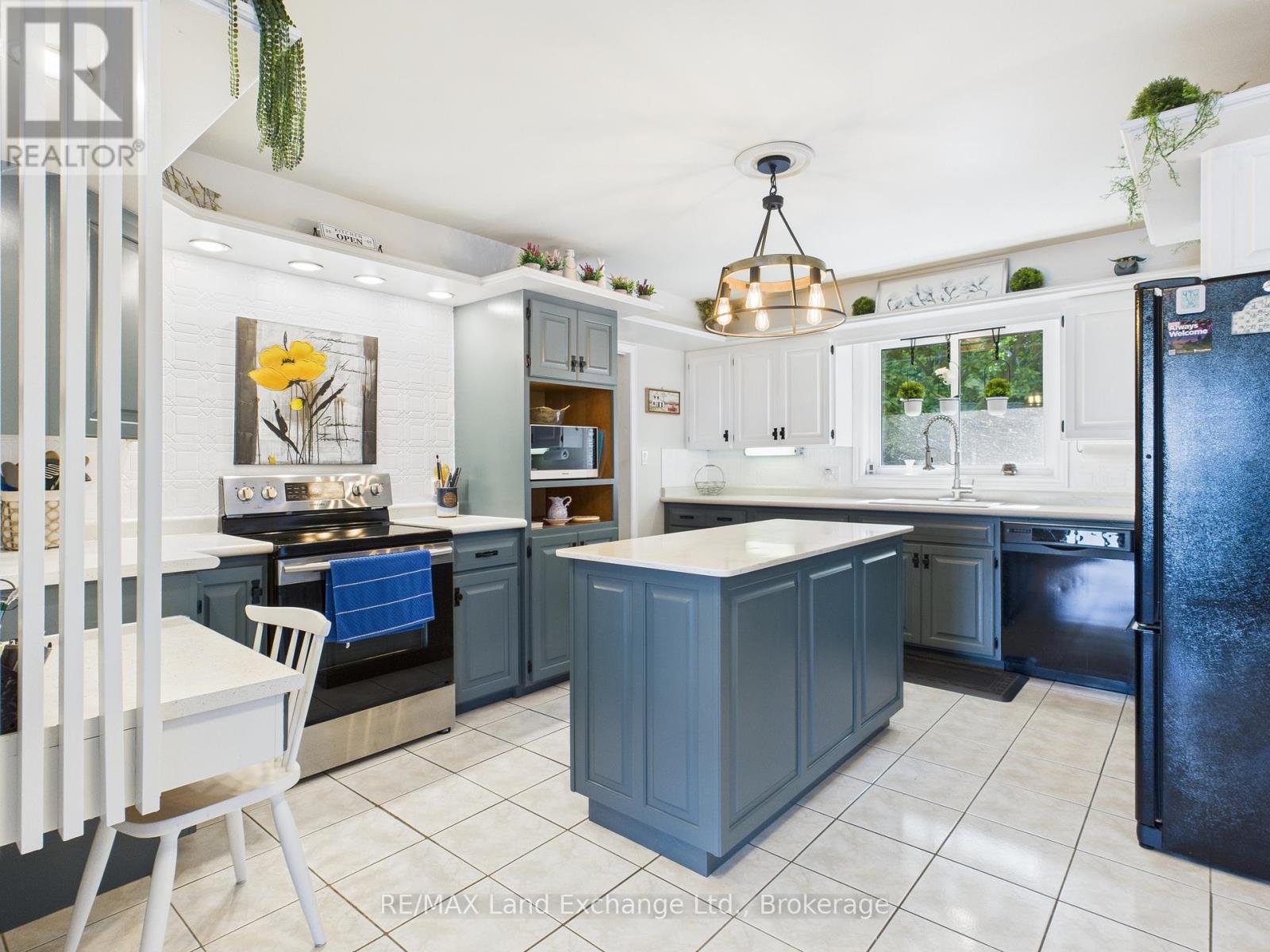 147 Goderich Street, Kincardine, Ontario  N2Z 2K9 - Photo 17 - X12860068