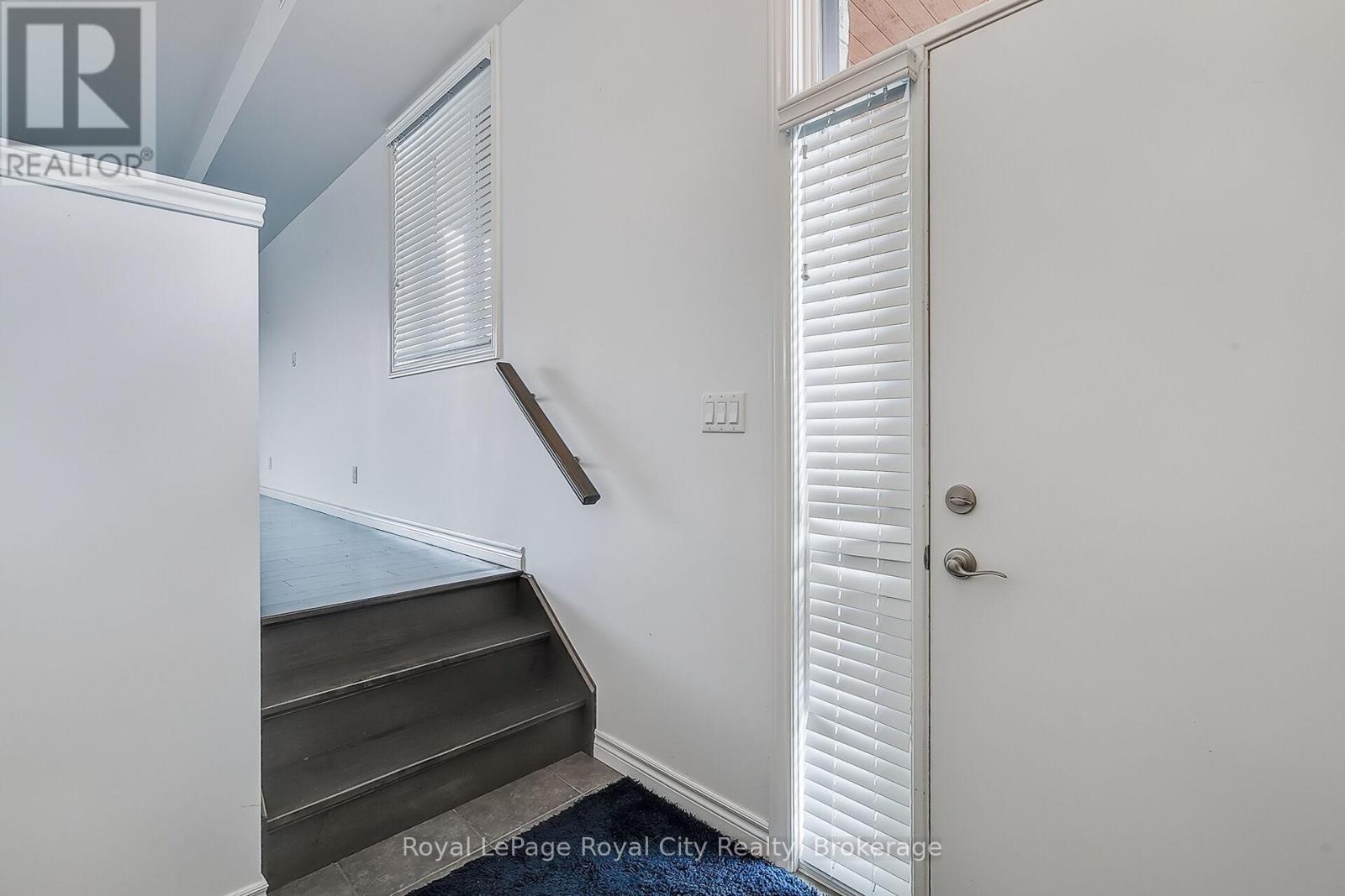 2 - 32 Arkell Road, Guelph, Ontario N1L 0L4 - Photo 4 - X12860072