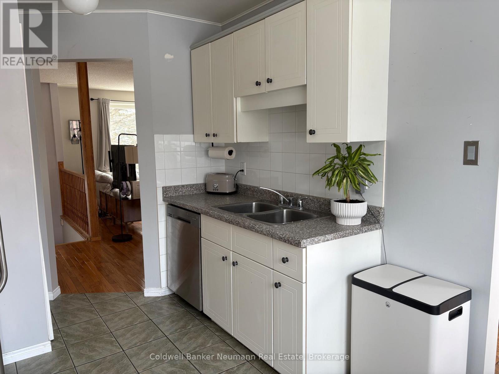 Upper Unit - 10 Watt Street, Guelph (Grange Road), Ontario  N1E 6W9 - Photo 7 - X12860090