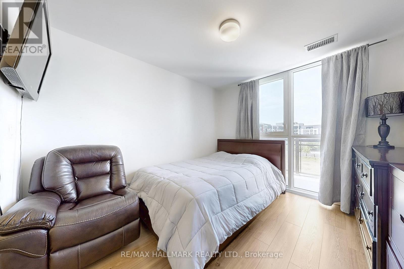 416 - 150 Sabina Drive, Oakville, Ontario  L6H 7C3 - Photo 17 - W12860082