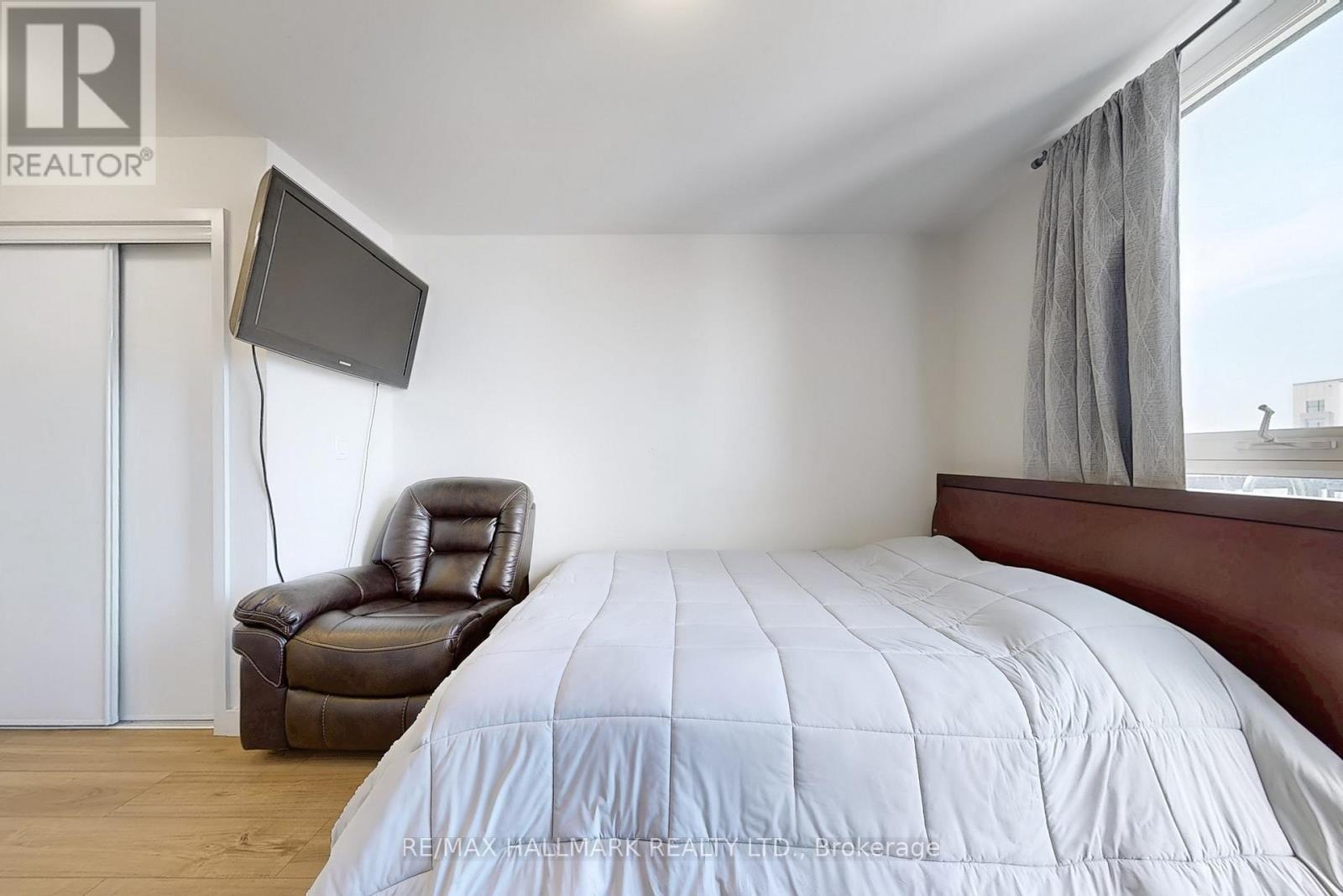 416 - 150 Sabina Drive, Oakville, Ontario  L6H 7C3 - Photo 19 - W12860082