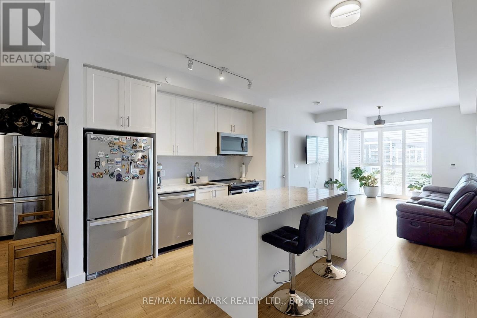 416 - 150 Sabina Drive, Oakville, Ontario  L6H 7C3 - Photo 7 - W12860082