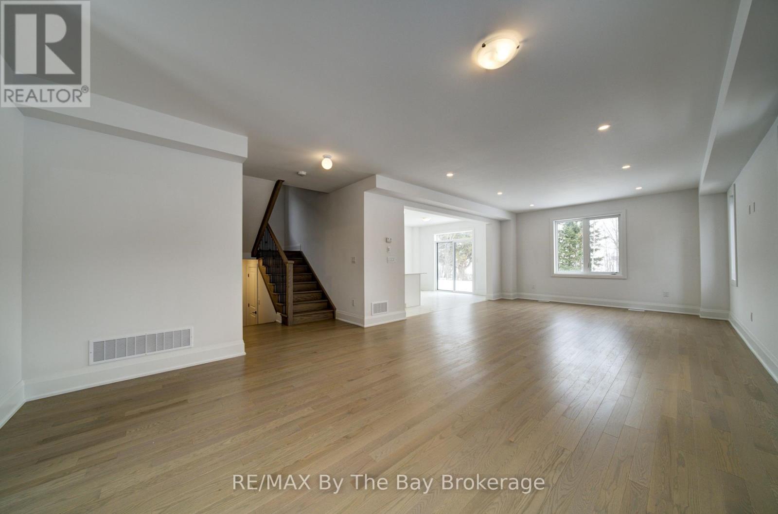 64 Amber Drive, Wasaga Beach, Ontario  L9Z 0R9 - Photo 9 - S12860134