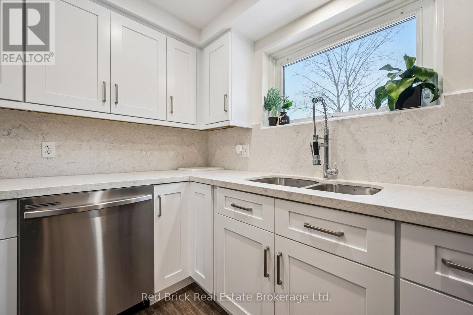 61 - 539 Willow Road, Guelph, Ontario  N1H 7G3 - Photo 6 - X12860100