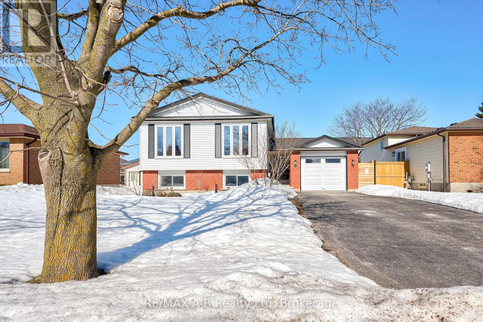 32 Demille Street, Stratford, Ontario  N4Z 1C6 - Photo 3 - X12860132