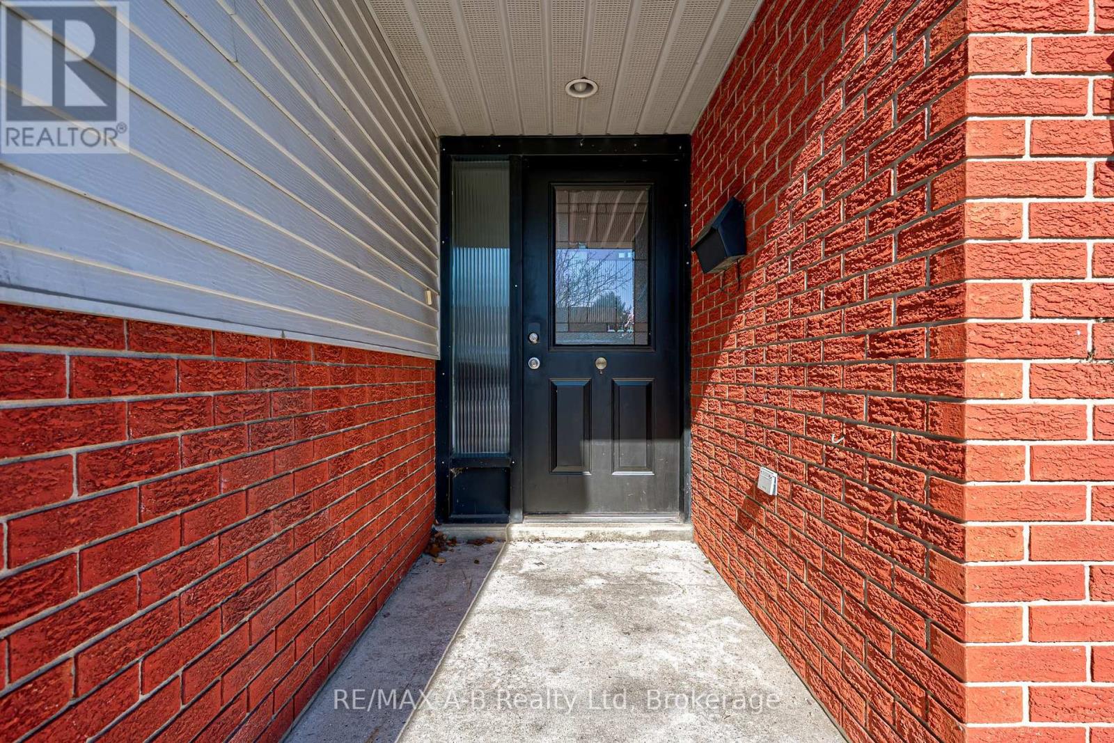 32 Demille Street, Stratford, Ontario  N4Z 1C6 - Photo 5 - X12860132