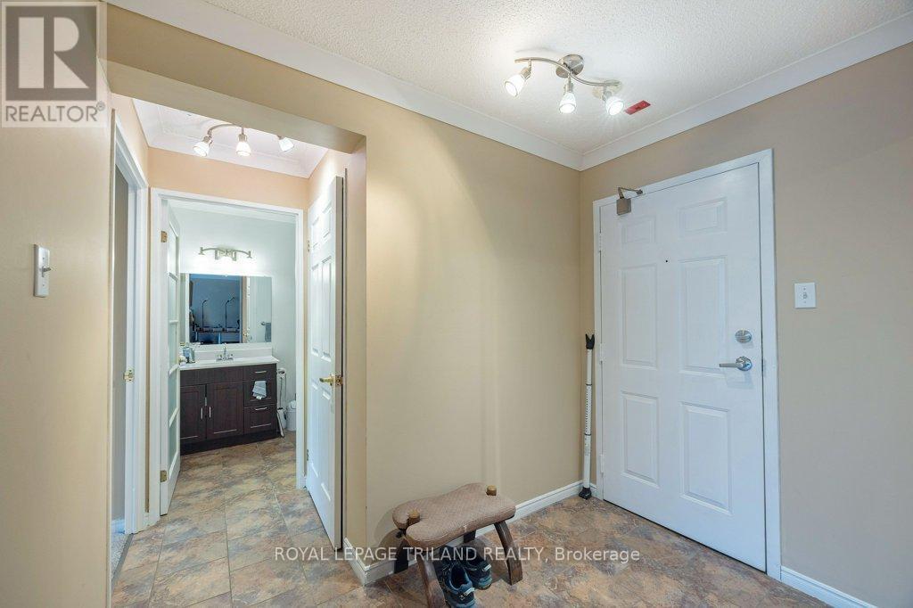 105 - 333 Commissioners Road W, London South, Ontario  N6J 4X7 - Photo 8 - X12860116