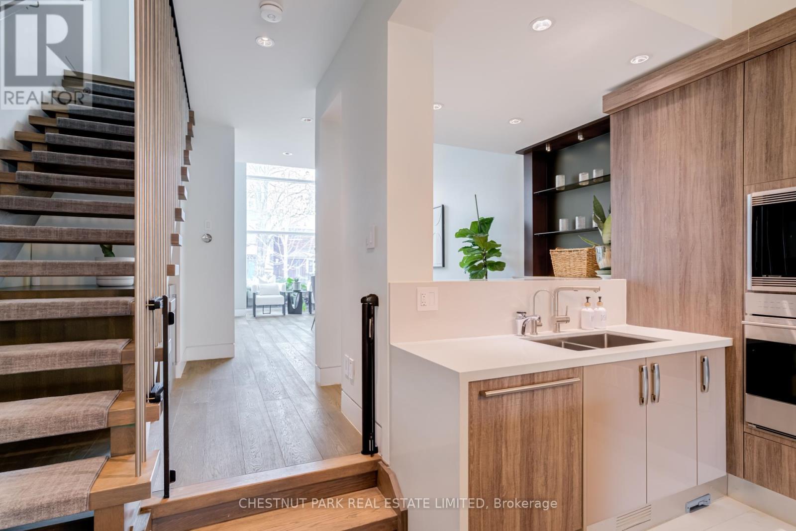 278 St Germain Avenue, Toronto, Ontario  M5M 1W3 - Photo 9 - C12860122