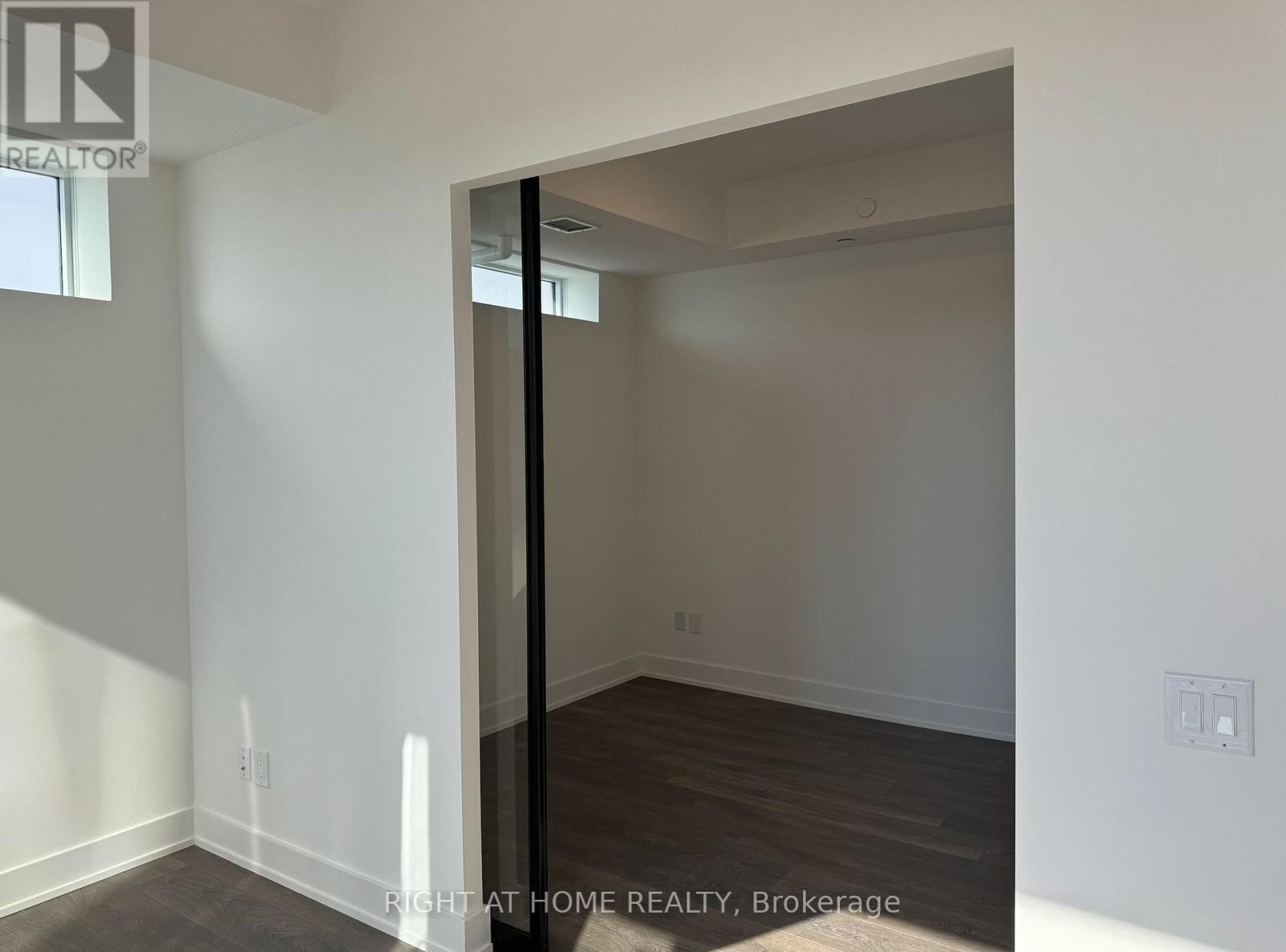 301 - 1285 Queen Street E, Toronto, Ontario  M4L 0B6 - Photo 10 - E12860126