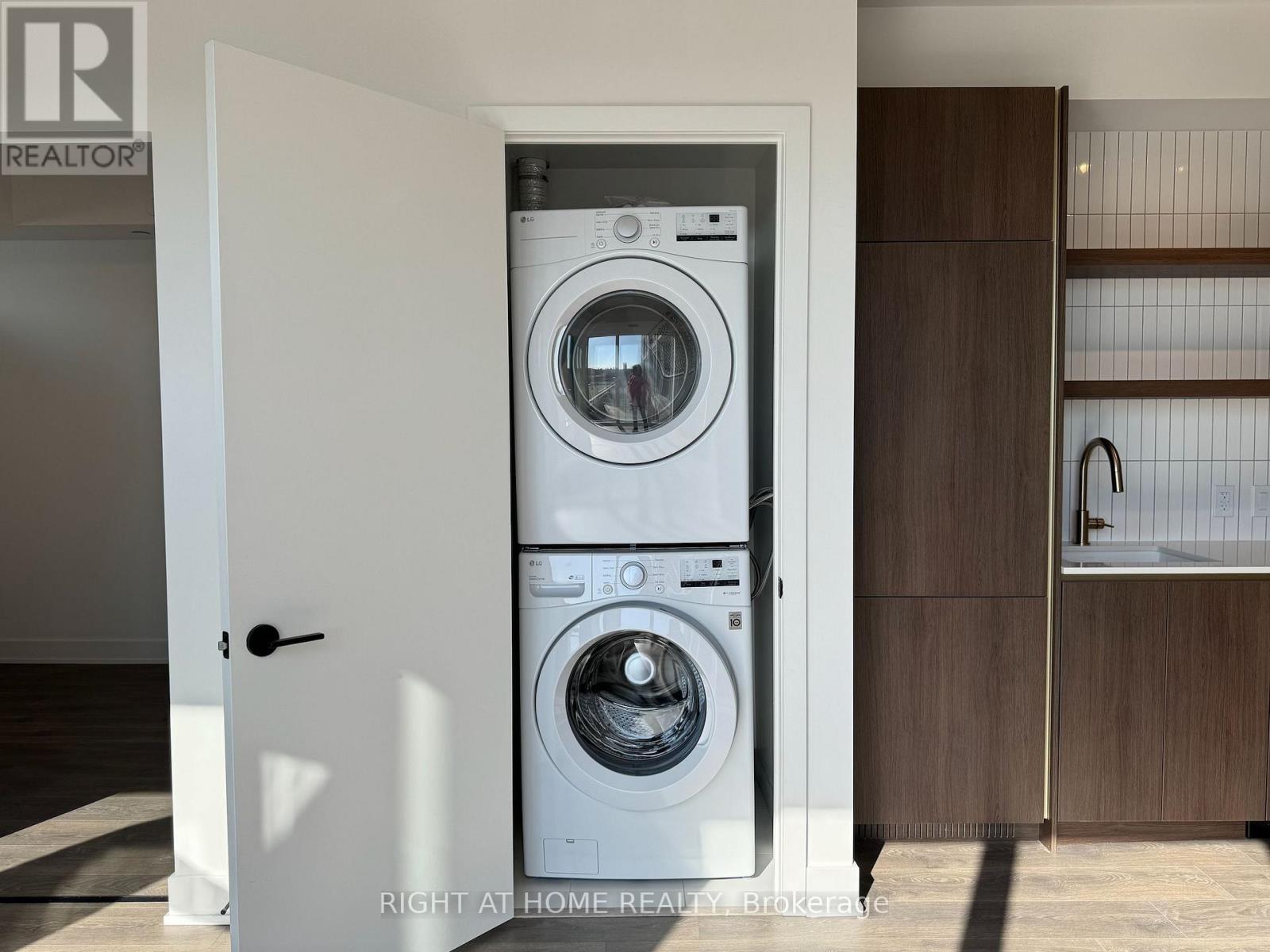 301 - 1285 Queen Street E, Toronto, Ontario  M4L 0B6 - Photo 16 - E12860126