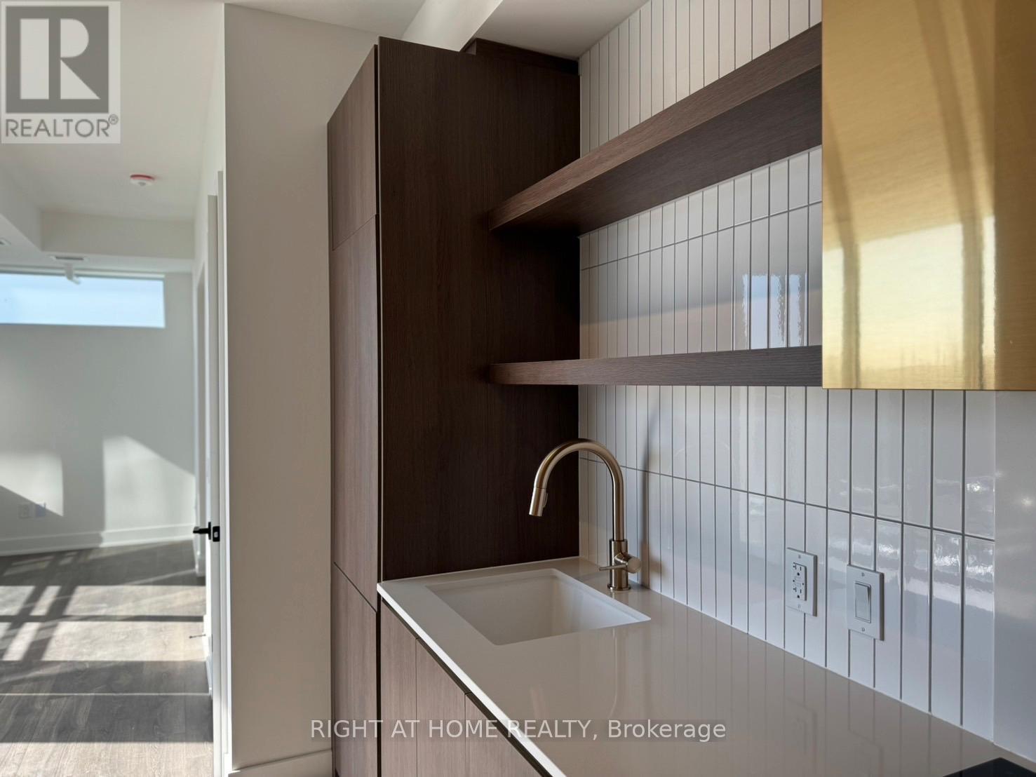 301 - 1285 Queen Street E, Toronto, Ontario  M4L 0B6 - Photo 2 - E12860126