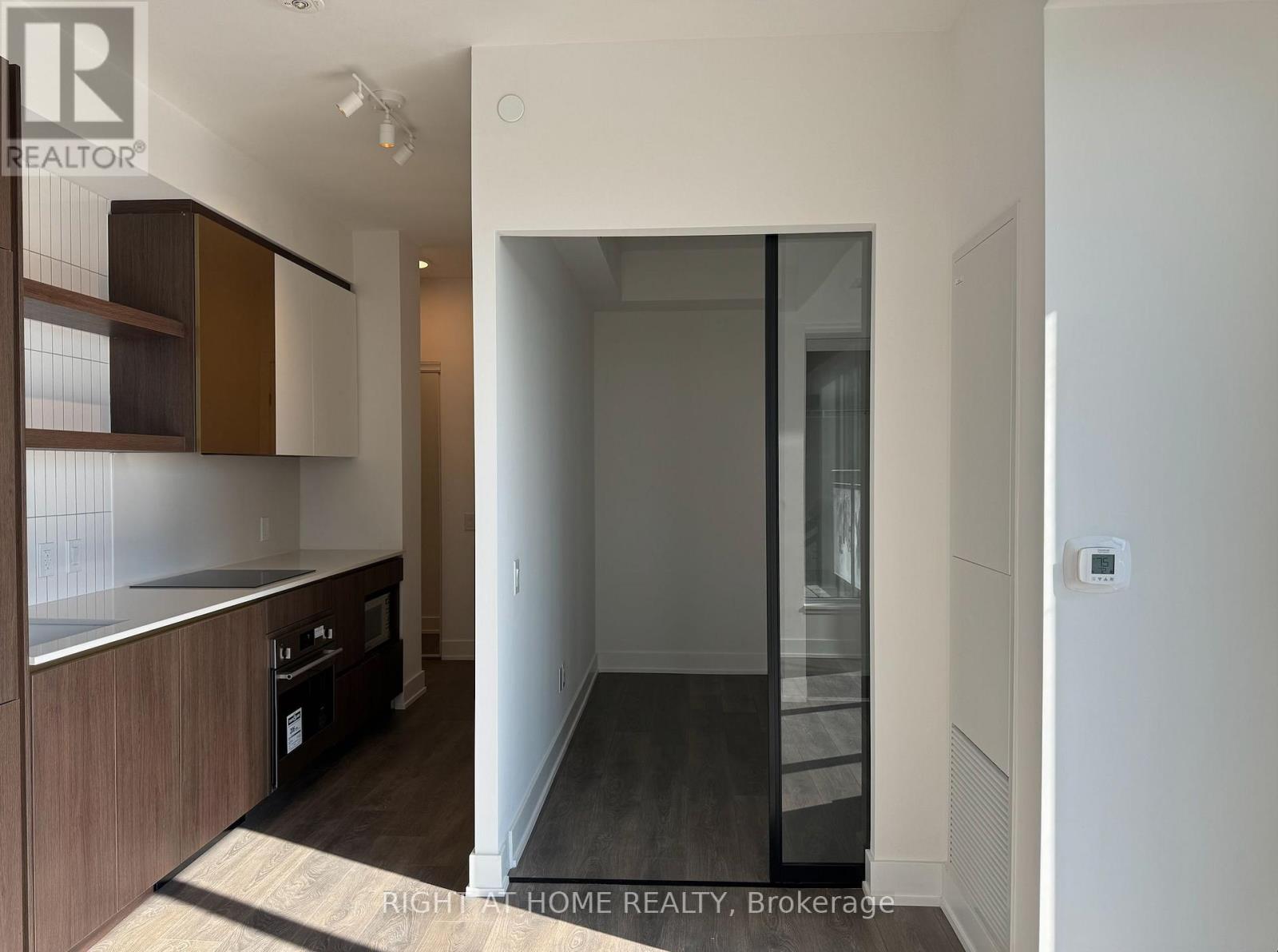 301 - 1285 Queen Street E, Toronto, Ontario  M4L 0B6 - Photo 4 - E12860126