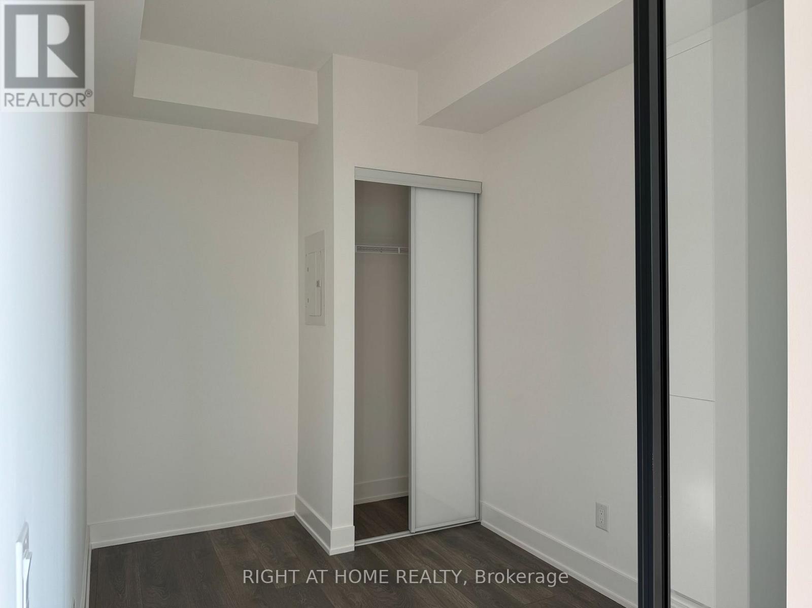 301 - 1285 Queen Street E, Toronto, Ontario  M4L 0B6 - Photo 8 - E12860126