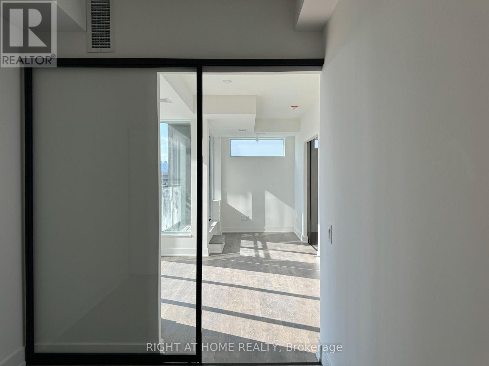 301 - 1285 Queen Street E, Toronto, Ontario  M4L 0B6 - Photo 9 - E12860126