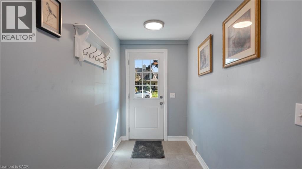 611 W Clare Avenue, Welland, Ontario  L3C 3B9 - Photo 3 - 40793725